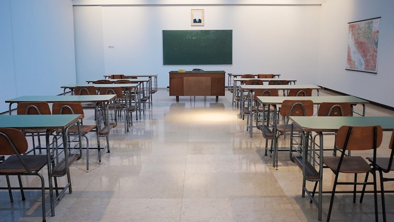 Entrega de equipos computacionales a establecimientos educacionales de la Municipalidad de Los Ángeles